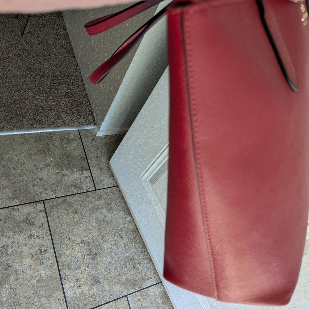 Coach Fiona Bag Red ♥️♥️♥️Like New No Call Outs 15.5 Wx 10.5 L EUC - Picture 4 of 10